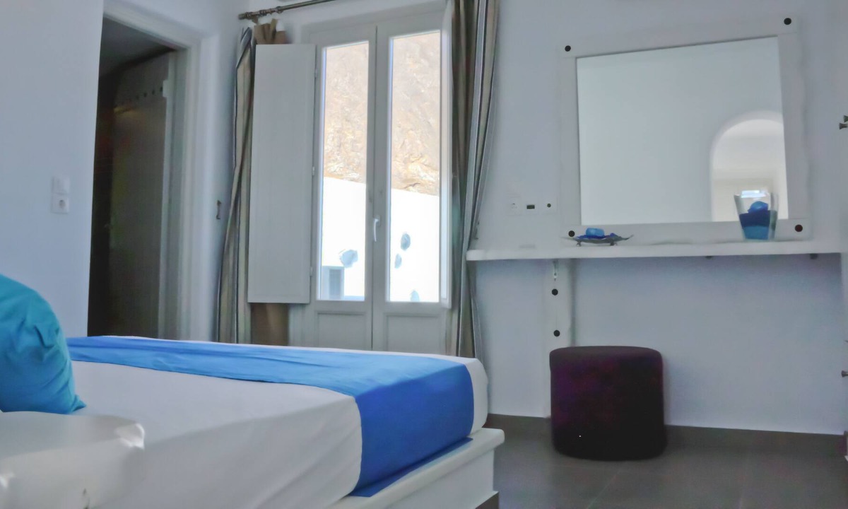 Perissa Apartment | Suite For Two With Private Jacuzzi