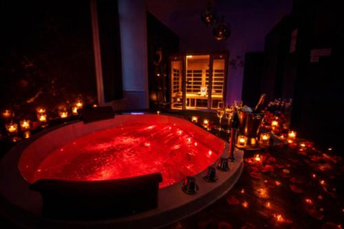 Quimperle Apartment | SUITE KASSIOPEE, romantisme, balnéo, sauna