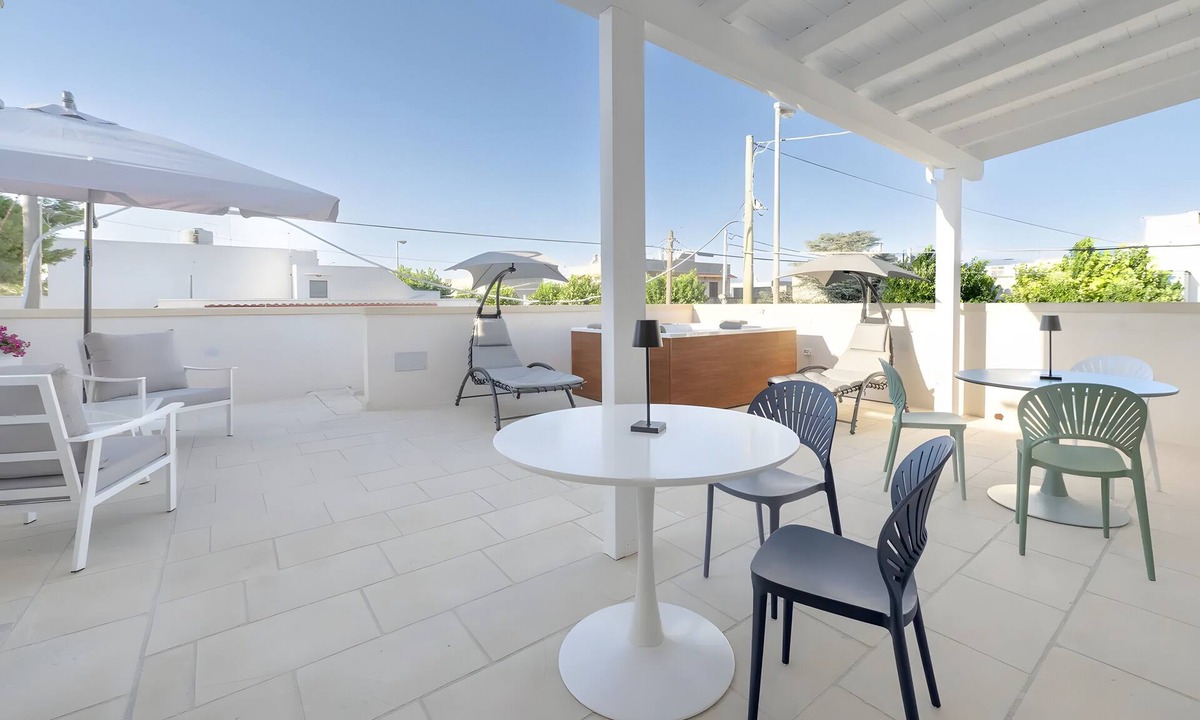 Torre dell'Orso Apartment | Suite Le Due Sorelle Apartment with Private Terrace and Mini Whirlpool Pool