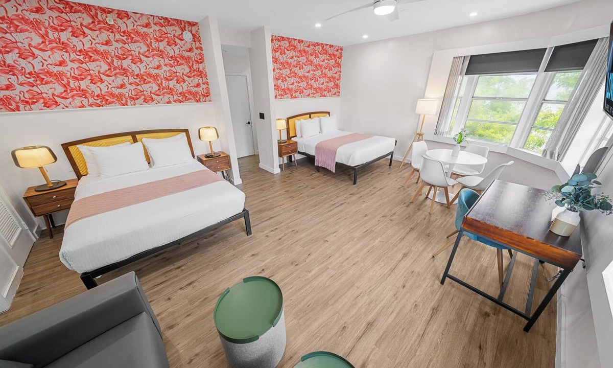 City Center Hotel | Suite - Park View - 2 Double Beds - Free Parking - Free Beach Chairs