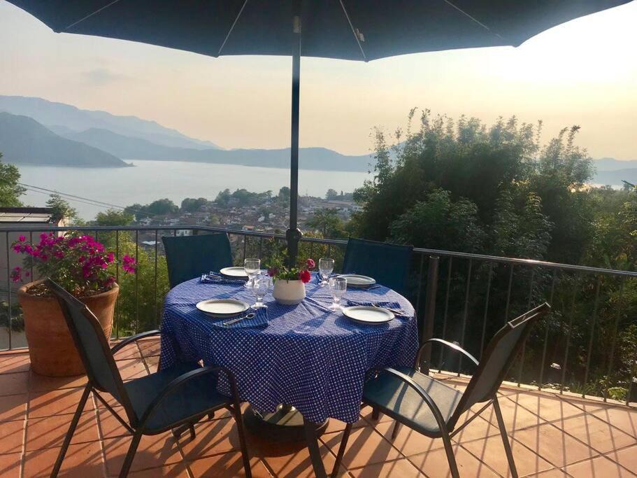 Santa Maria Ahuacatlan Apartment | Suite privada con jacuzzi y vista al lago
