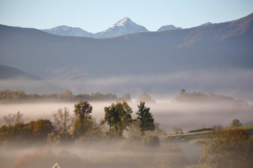 Figarol House | Suite romantique - Bain îlot - Vue Pyrénées
