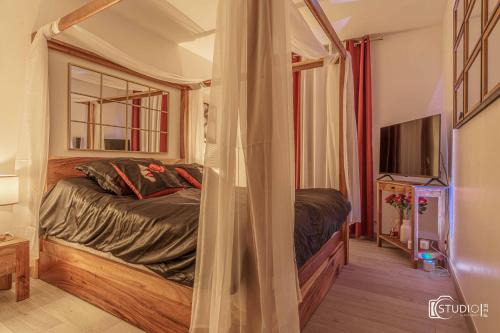 Rousson Villa | Suite romantique LMF SPA intérieur piscine privés jardin et lit King size