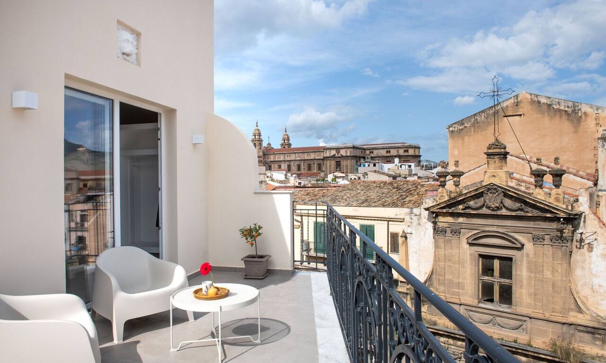 Castellammare Vucciria Apartment | Suite Vucciria with Terrace by Wonderful Italy