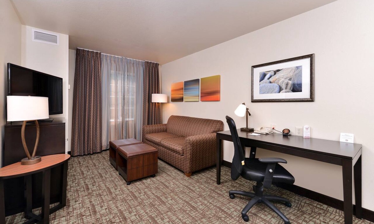 Sioux Falls Condo | Suite with Accessible Tub | Free Breakfast + Indoor Pool + Hot Tub