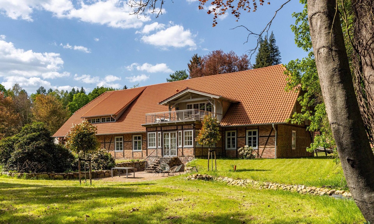 Dedelstorf Apartment | Suite with Rooftop Terrace, Swimming Lake, Wi-Fi, On-site Parking and Large Garden
