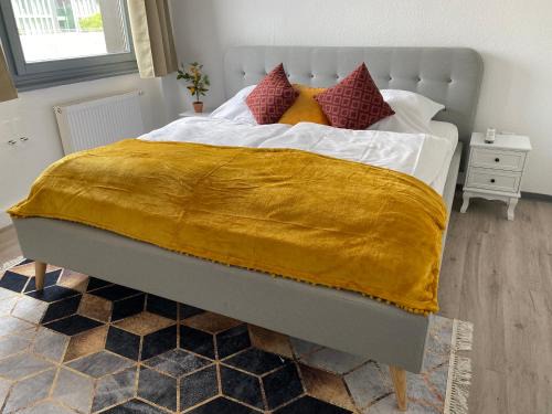 Rathaus Apartment | Suite4Monteure - Modern & Zentral in der City I Küche I Waschmaschine I Balkon
