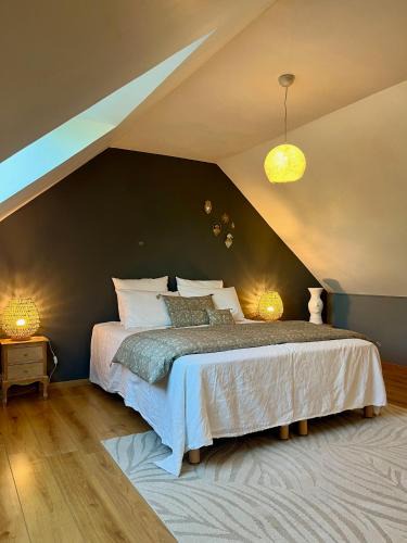 Bures Bed & Breakfast | SUITES EN PERCHE avec piscine-Proche Mortagne