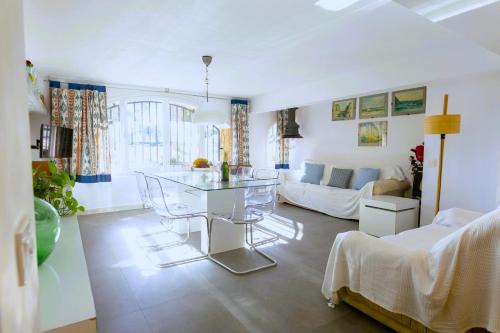 El Roc de Sant Gaieta Apartment | Suitur beachfront apartment Roc de Sant Gaietà