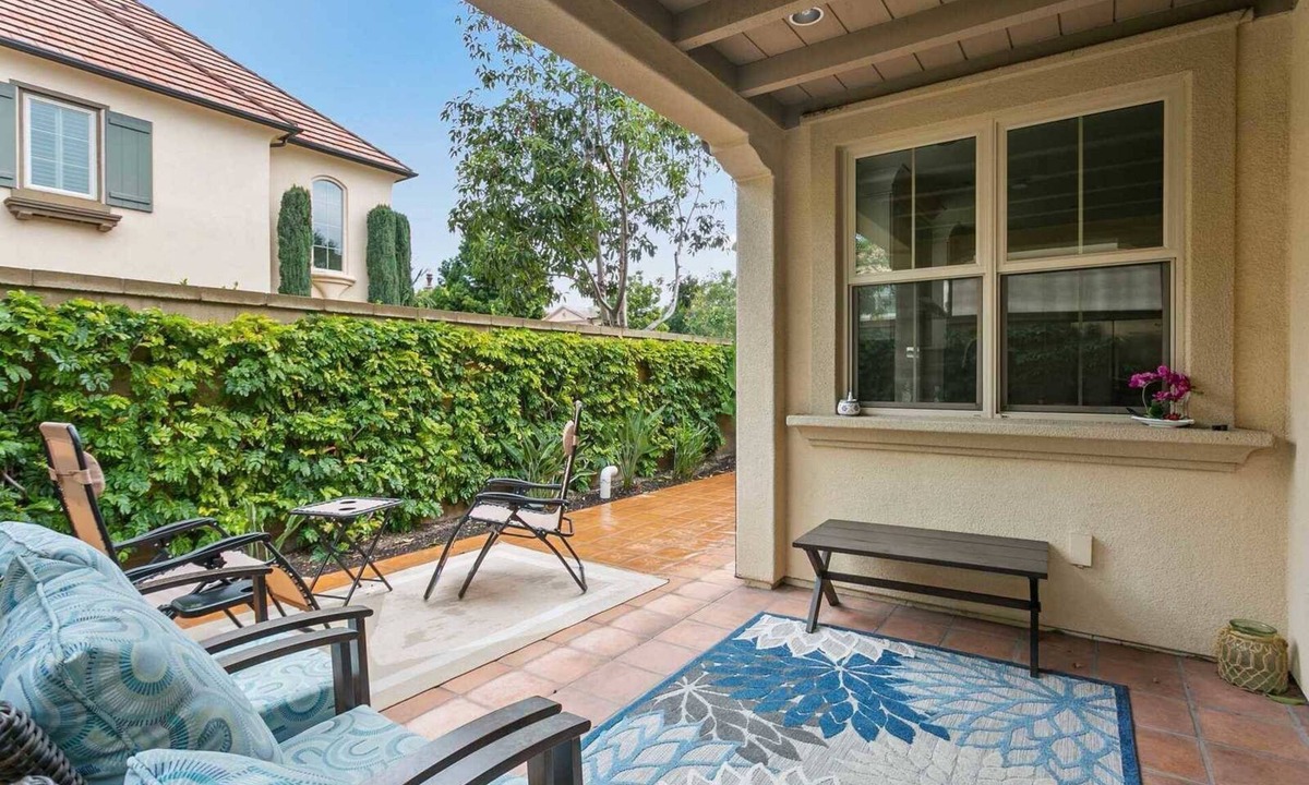 Irvine House | Summer Breeze on Hanging Garden