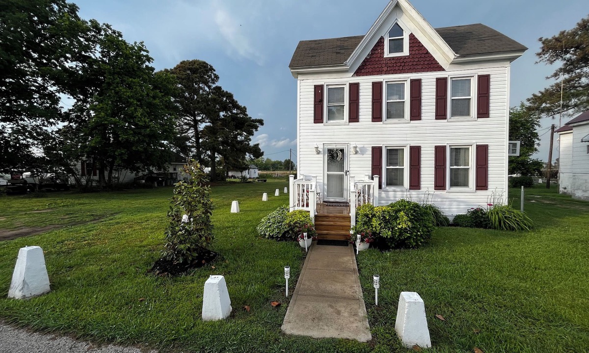 Ewell House | Summer is here on Smith Island! Come out and enjoy a great season on the Bay