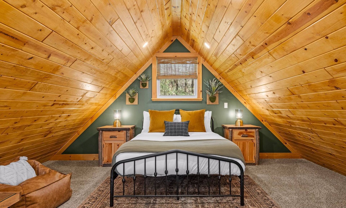 Blakeslee Cabin | Summer Mountain Escape/Hot Tub/Sauna/Firepit/Beach Access
