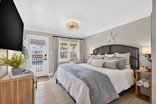 Redington Shores Apartment | Summer Promo for Mondays & Thursdays! - Coconut Villa's Suite 6