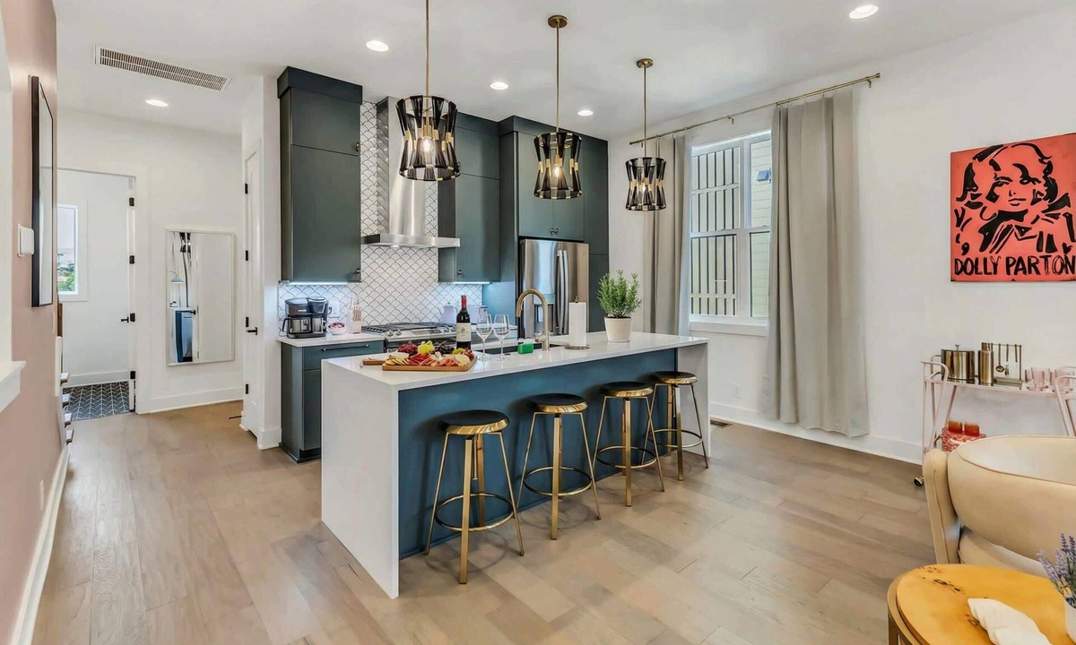 South Nashville House | Summer rooftop deck, game room, skyline views near Broadway
