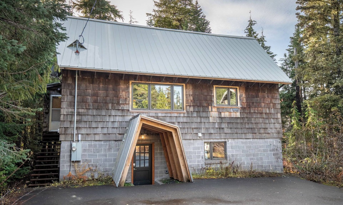 Government Camp Cabin | Summer special, stay before 7/20/26 get third night half off.