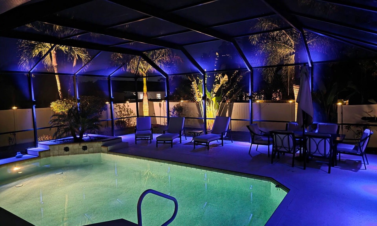 Naples Park House | Summer Specials! Amazing Pool Oasis, Close to the Beach, FREE Bikes, Amenities