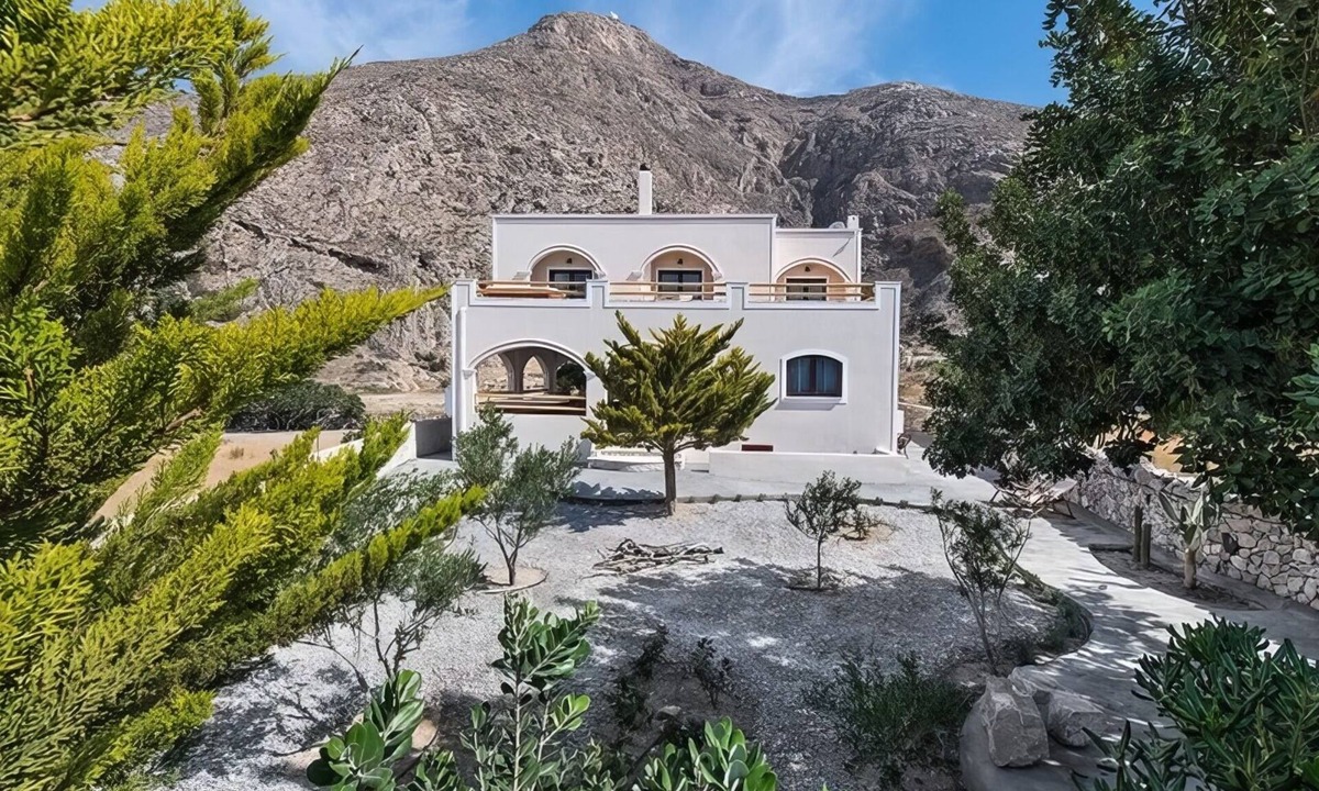 Perissa Villa | SummerHouse Collection with Jacuzzi in 2k m² plot in Santorini Perissa Beach