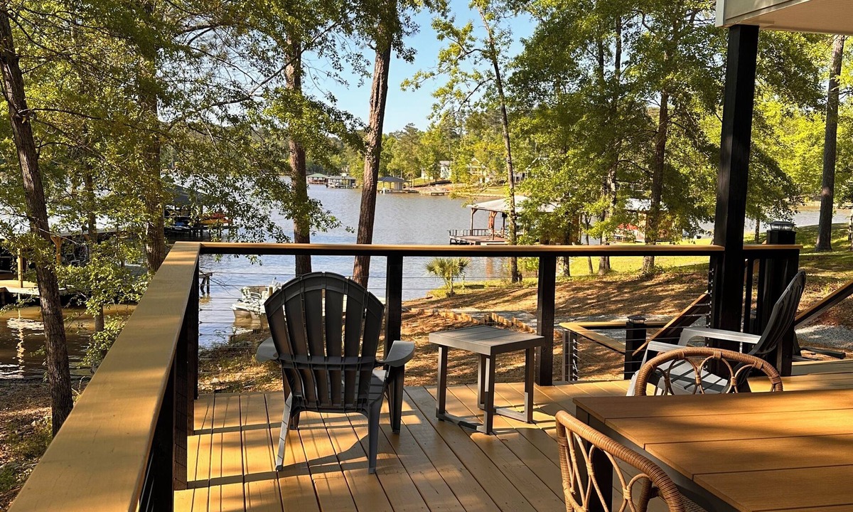 Milledgeville House | Summertime is calling Lake Sinclair rental with boat dock and Kayaks sleeps 6-7!