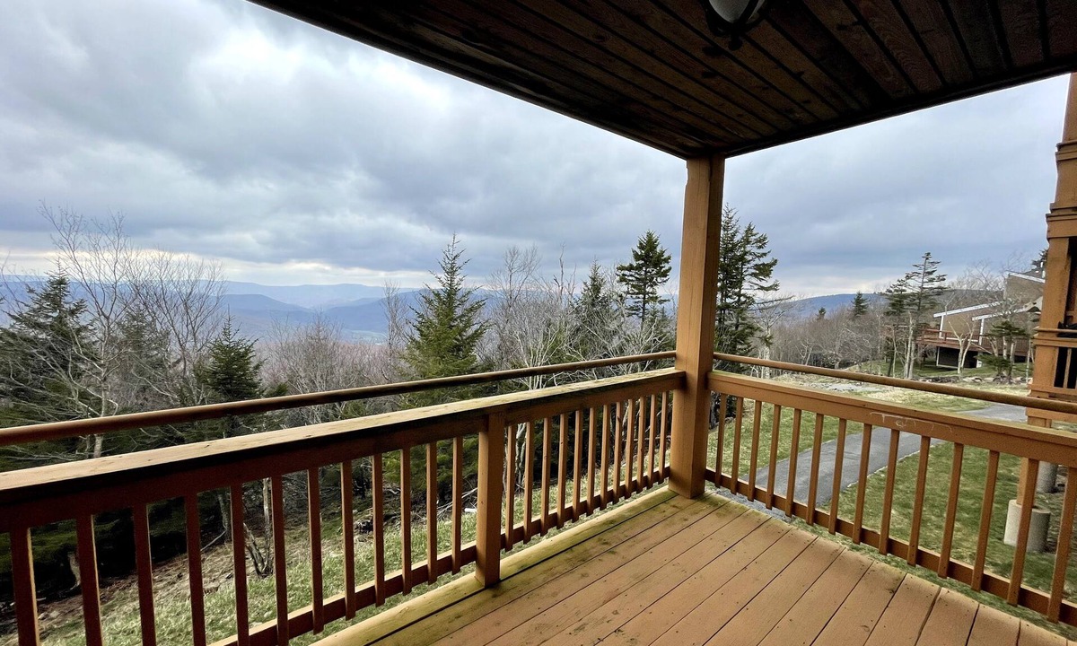 Edray Condo | Summit Condo . near the Village. Summers are Almost Heaven!