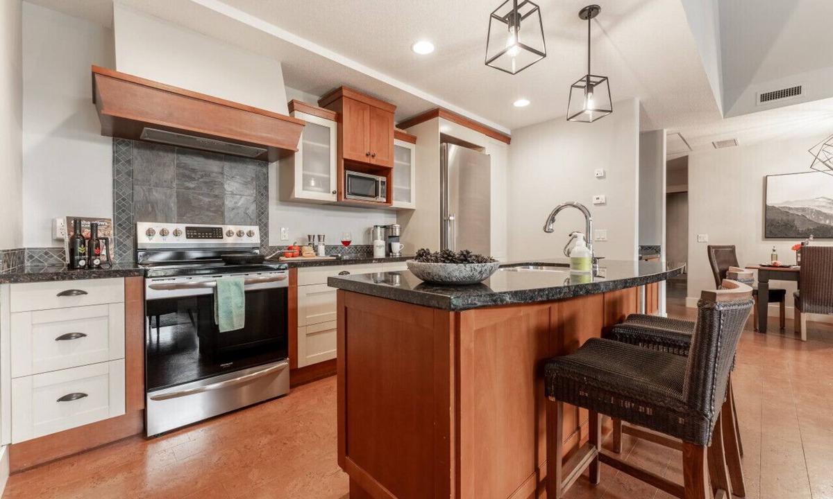 Canmore Condo | SUMMIT ESCAPE - PENTHOUSE - SPA , POOL & HOT TUB