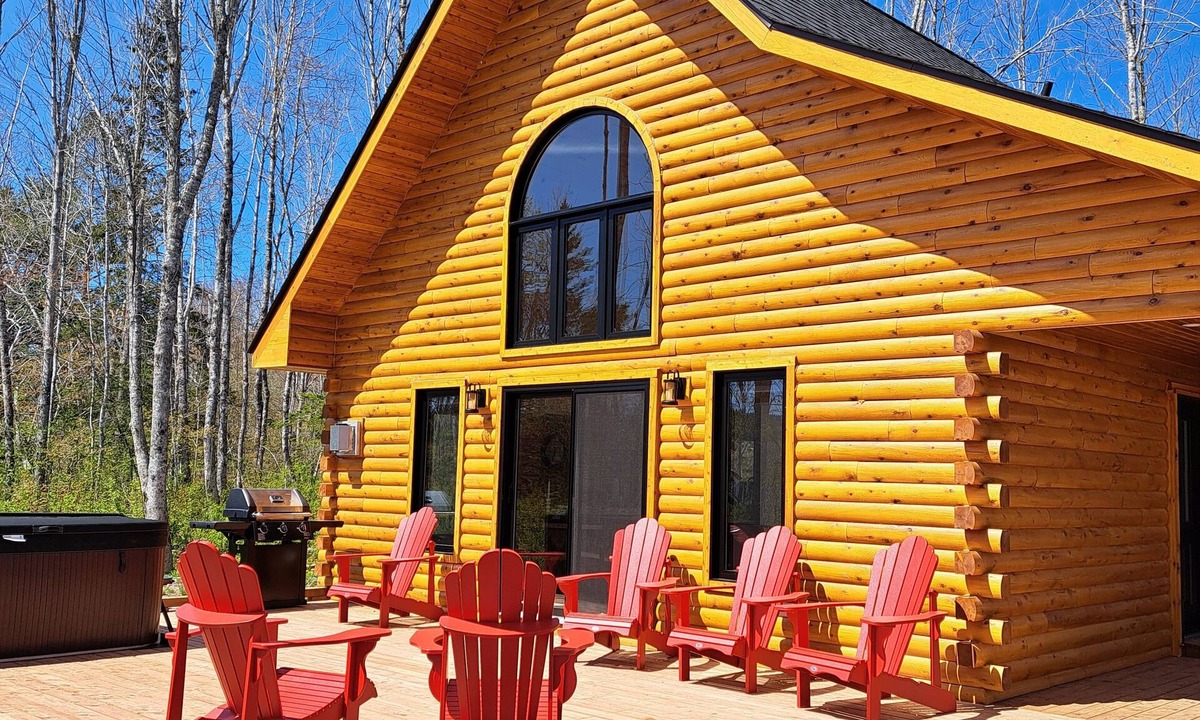 Antigonish County House | Summit Lodge - Lochaber Lake Lodges, Lakefront log cabin with year-round hot tub. Family friendly an.