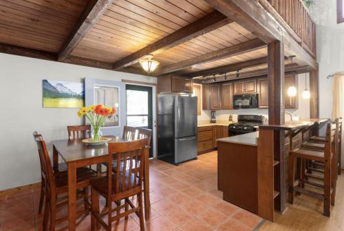 East Glacier Park Cabin | Summit Mountain Lodge and Steakhouse