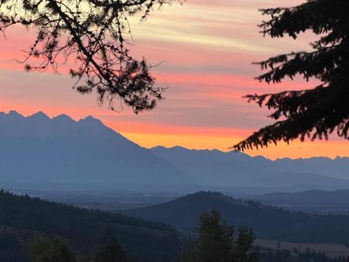 East Kootenay Hotel | Summit View Collection