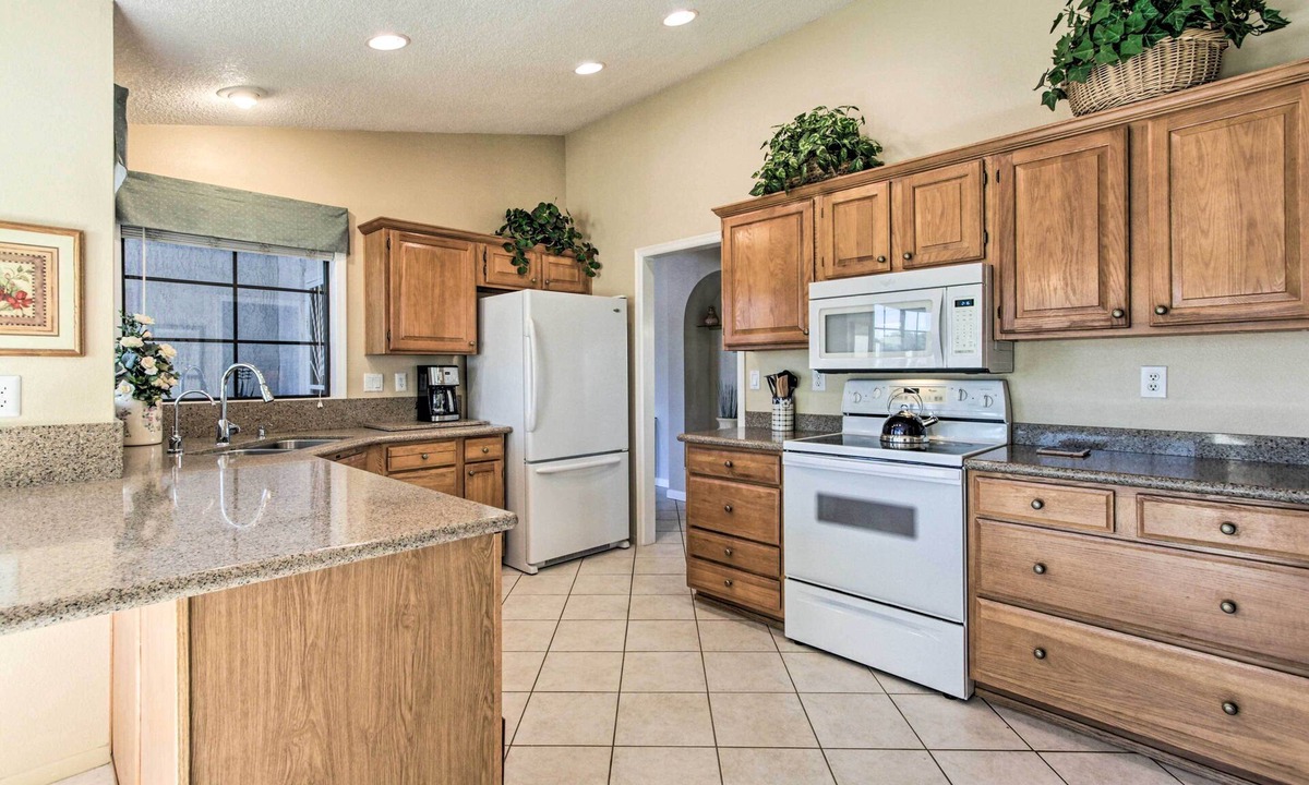 Sun City West House | Sun City West Home w/On-Site Golf Course!