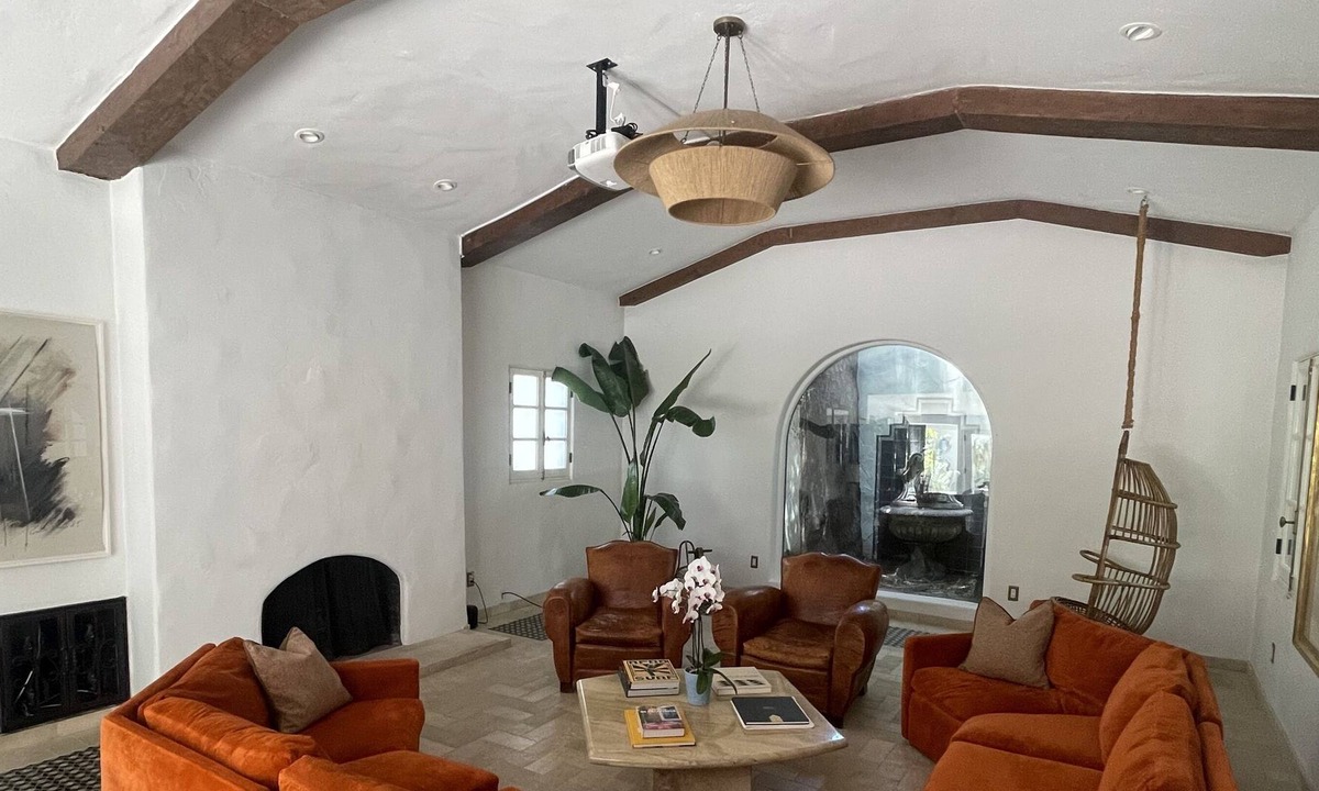 Mid-Wilshire House | Sun-drenched Oasis w/pool & courtyard in Hancock Park. Family-friendly
