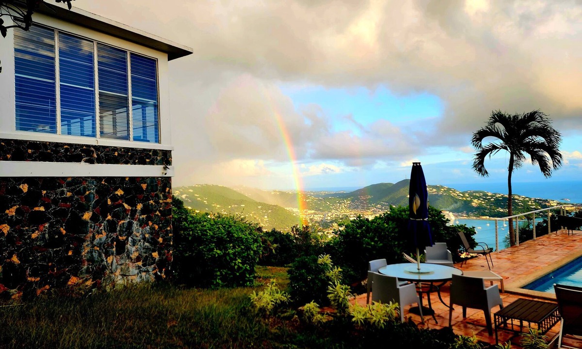 Estate Solberg Villa | Sun Mountain Crest Villa is up the mountain with ocean view & centrally located.