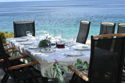 Karystos Villa | Sun Senses beach front villa with private beach