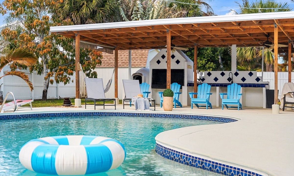 Melbourne Beach House | Sun‑Soaked Coastal Getaway W/Private Pool, BBQ Grill, & Outdoor Patio! ☀️