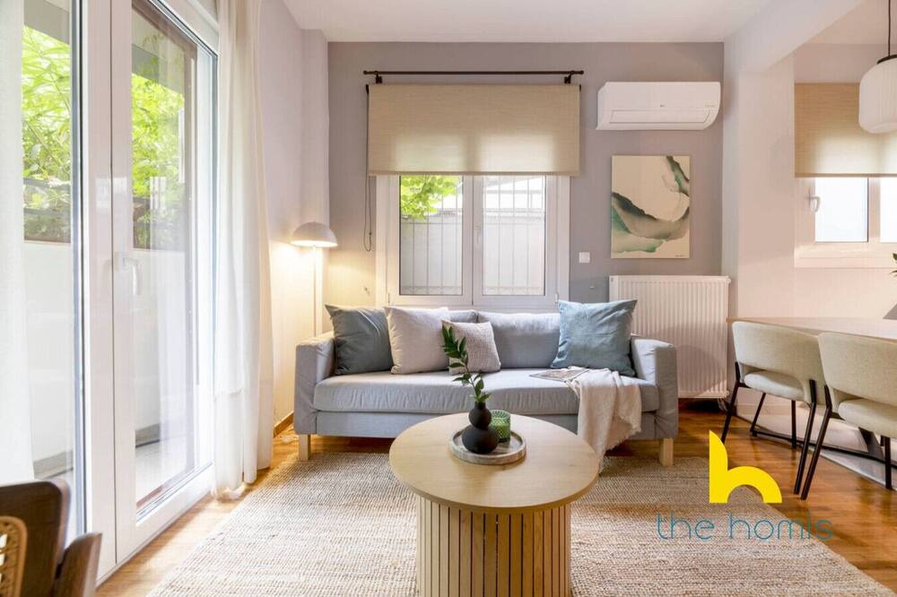 Koukaki Apartment | Sun-Splashed Sanctum w/Green Patio, Acropolis
