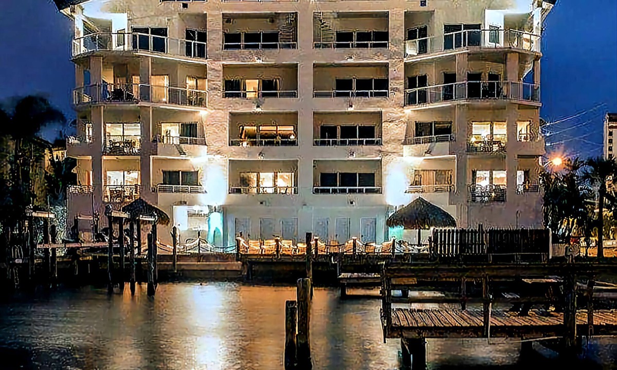 Clearwater Beach Condo | Sun West Palms - Suite 203 - 3 Bd/Ba - 3rd Story Bay Water View.