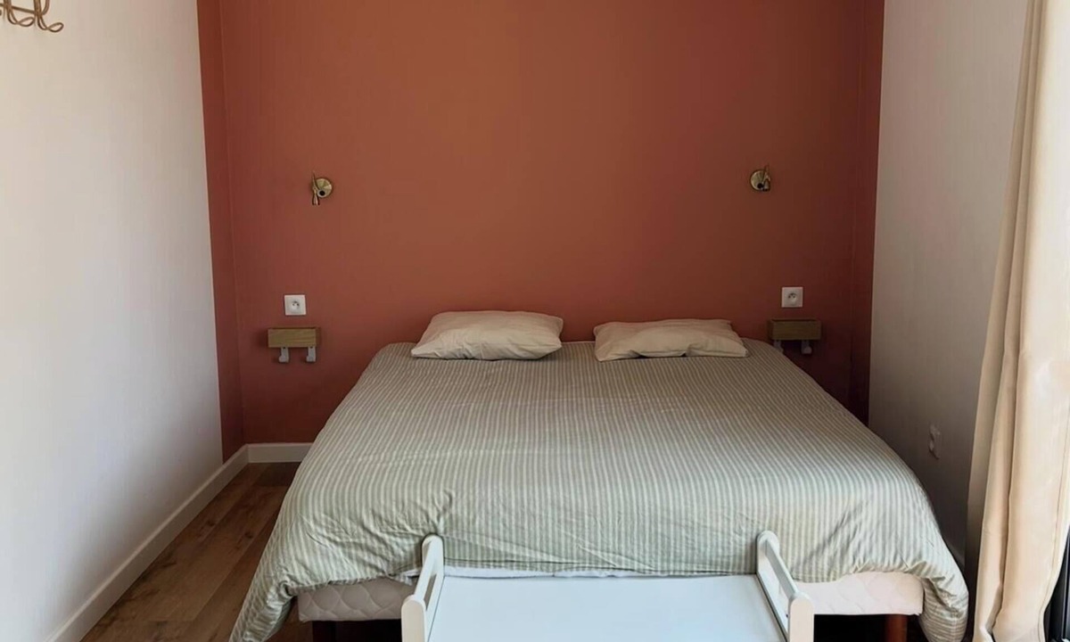 1st Arrondissement Apartment | Sunbathing