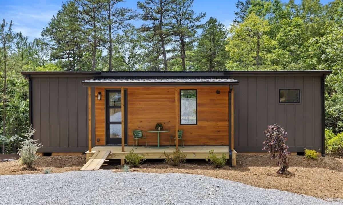 Young Harris House | Sunbeam | Cozy Deck + Hot Tub/Sauna Access + Dogs