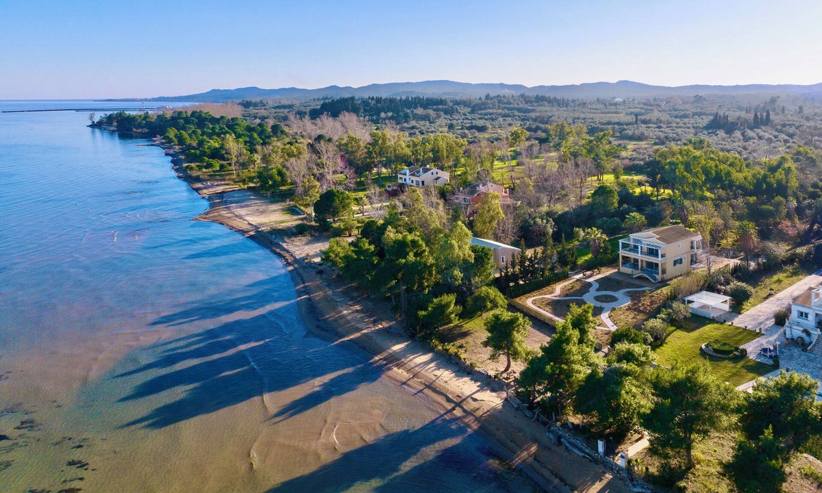 Melikia Villa | SunBreeze-Beachfront Luxury Villa 5 Bed/4 bath- Sleeps 10