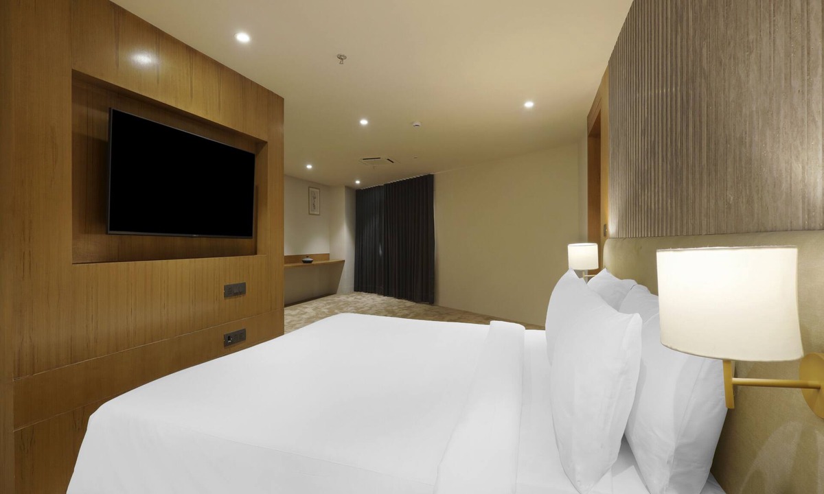 Sayajiganj Hotel | Sunday Hotel Vadodara