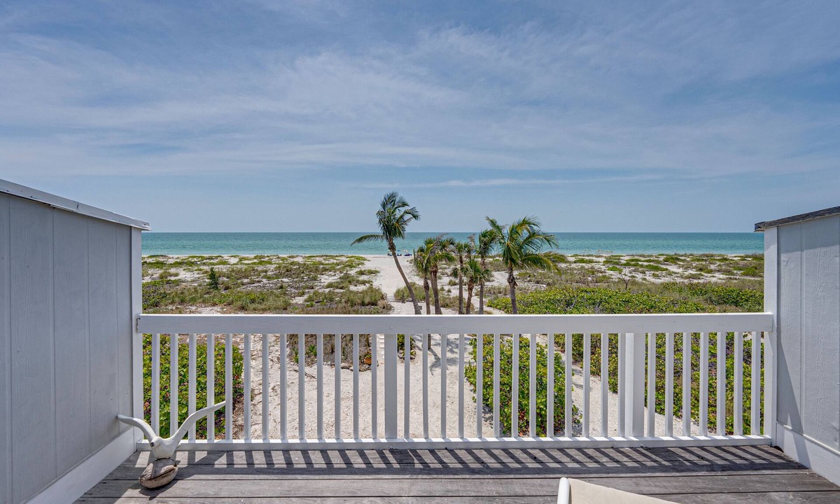 Boca Grande House | Sundown 11 - 2 bed/2.5 Bath - Beachfront - Community Pool - Large Living Area!