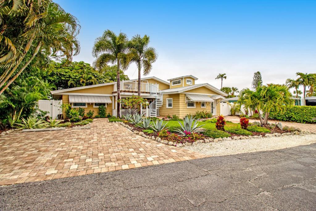 Holmes Beach Villa | Sunfish 102 & 104