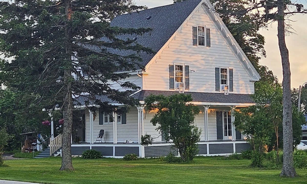 Summerside Bed & Breakfast | Sunflower Guest Suites