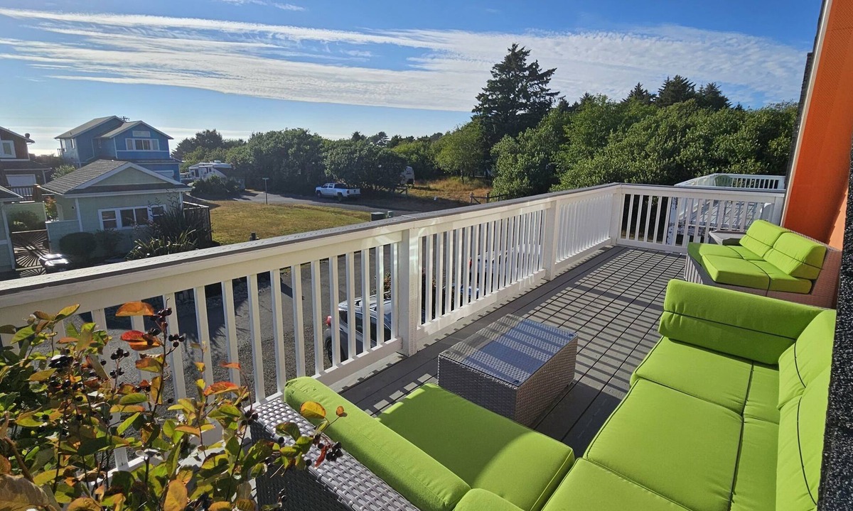 Pacific Beach House | Sunkissed 3BR | Oceanview Beach Home