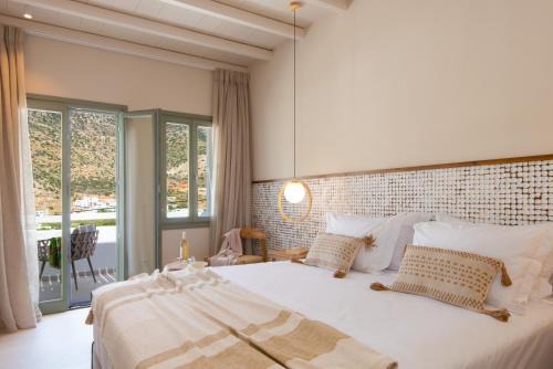 Kamares Apartment | Sunlight