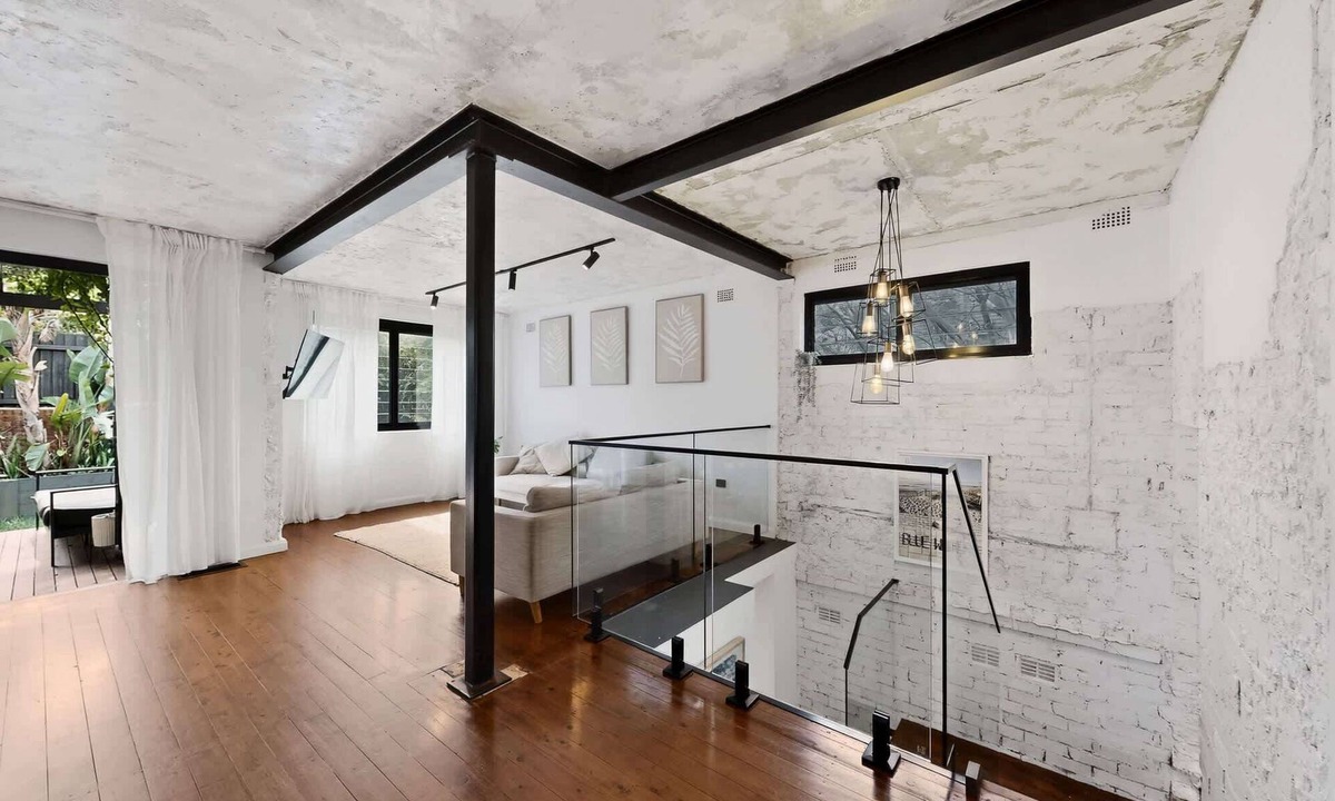 Cronulla Apartment | Sunlit 3-Bed Coastal Stay with Private Deck