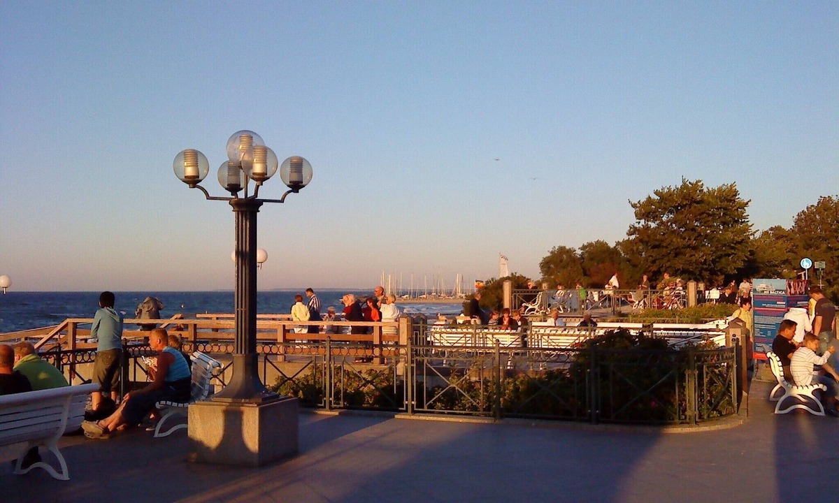 Kuhlungsborn Ost Apartment | Sunlit duplex apartment in the quiet area of the beach road