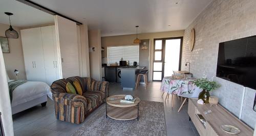 Jeffreys Bay Apartment | Sunlit Shores welcoming coastal apartment located in a secure beach estate