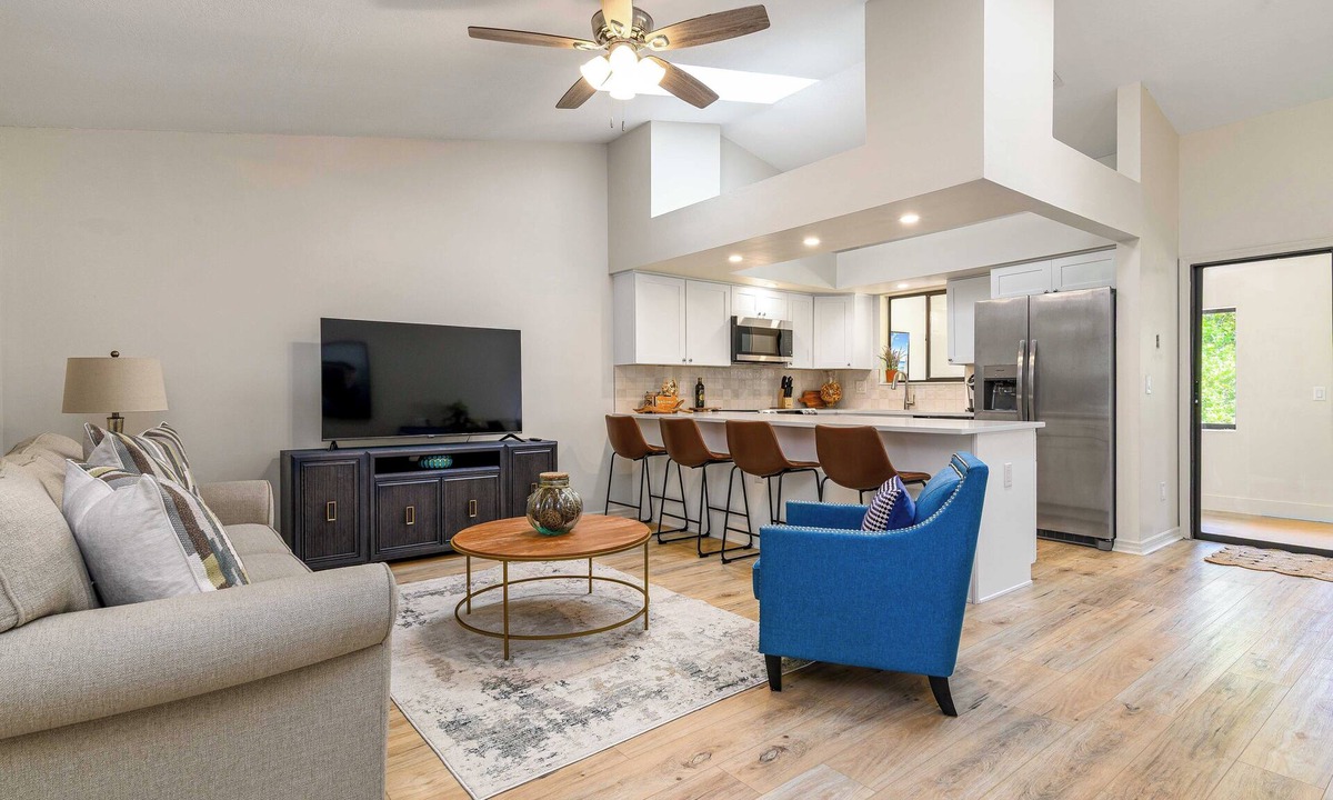 Palm Harbor House | Sunny 2BR/2BA Coastal Retreat – Walk to Dining, Near Beach & Trails