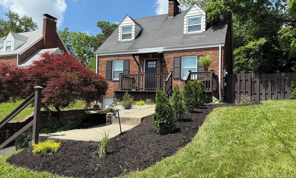 Roselawn Finance House | Sunny 2BR Bungalow Office & Fenced Yard Central Location