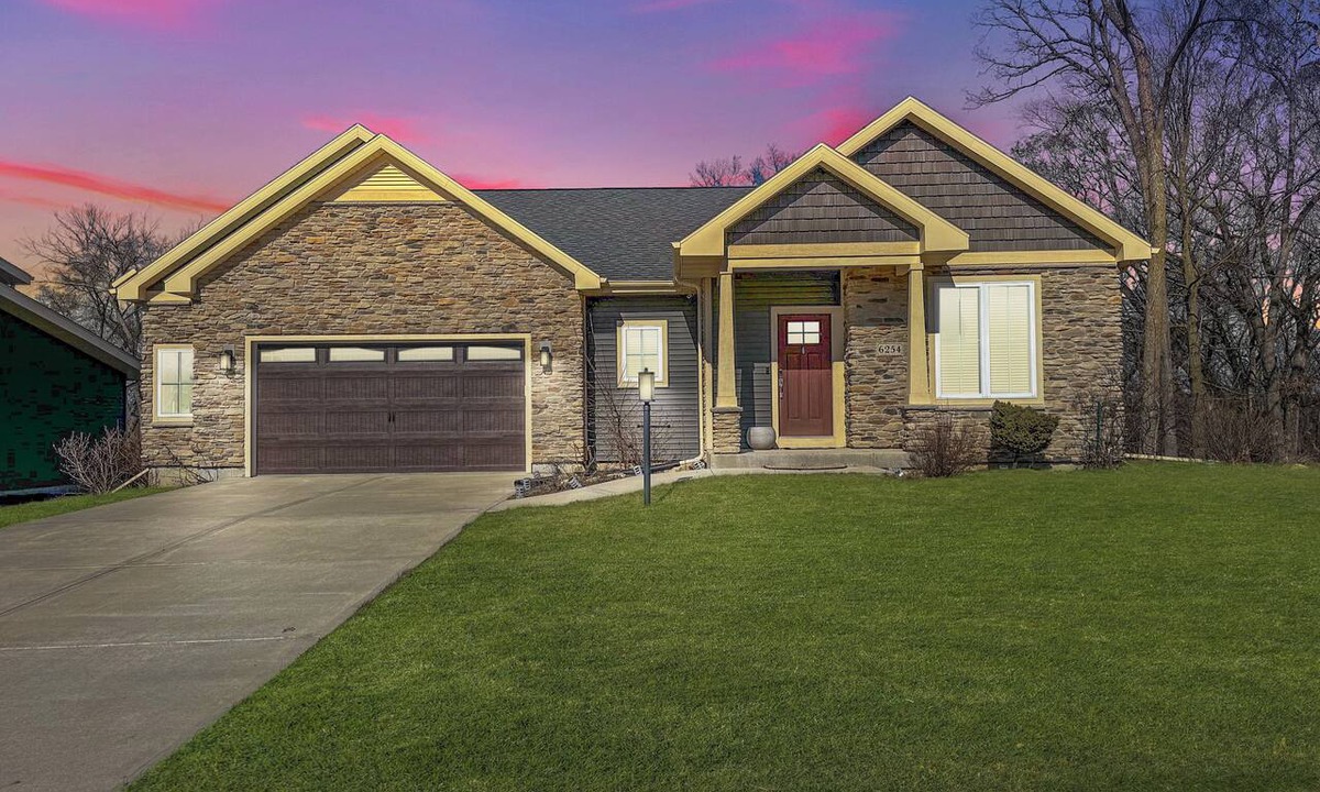 Madison House | Sunny 3BR | Near Madison Trails