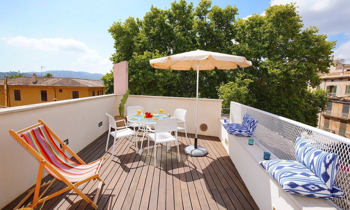 La Llotja-Born Apartment | Sunny Apartment in Palma Old Town with a 15M2 Terrace, Balcony, Wifi, AC, Bright